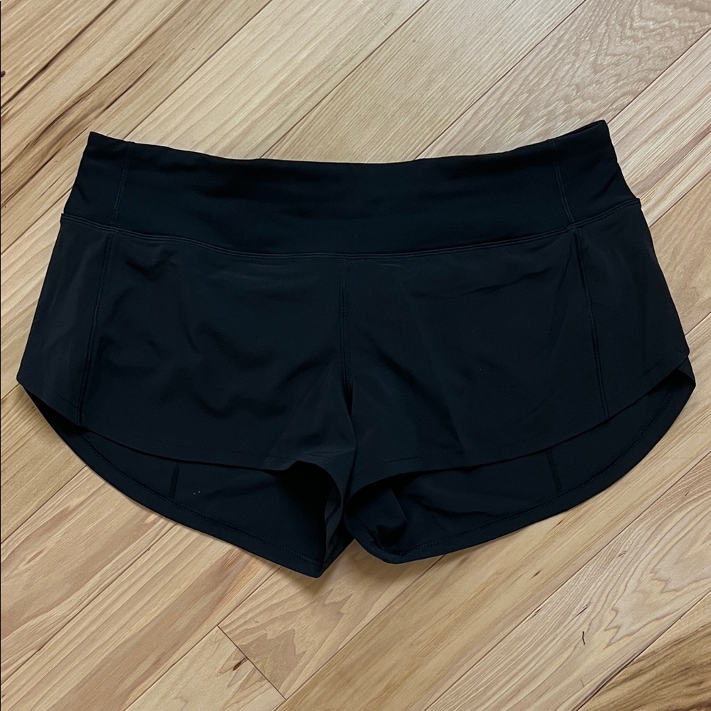 Black Lululemon low rise speed up running shorts - size 6.